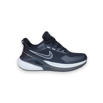Nike Men’s Black Performance Running Sneaker (118)