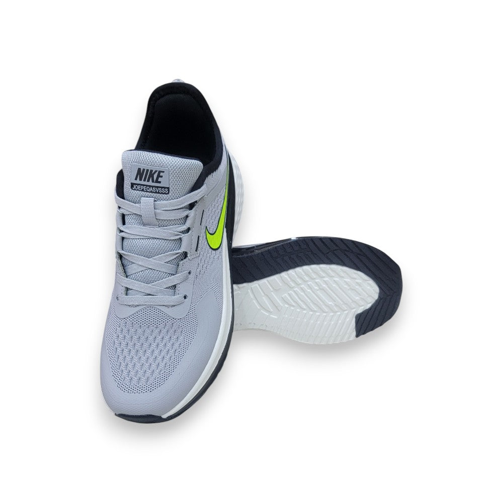 Nike Men’s Light Grey Performance Running Sneakers (118)